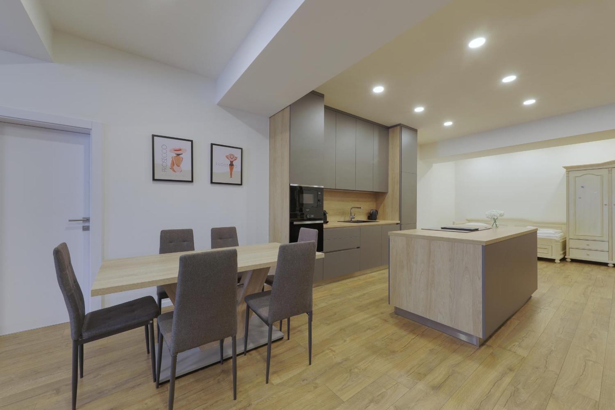 Shone Apartment Old Town 2 Bedroom Bratislava Buitenkant foto