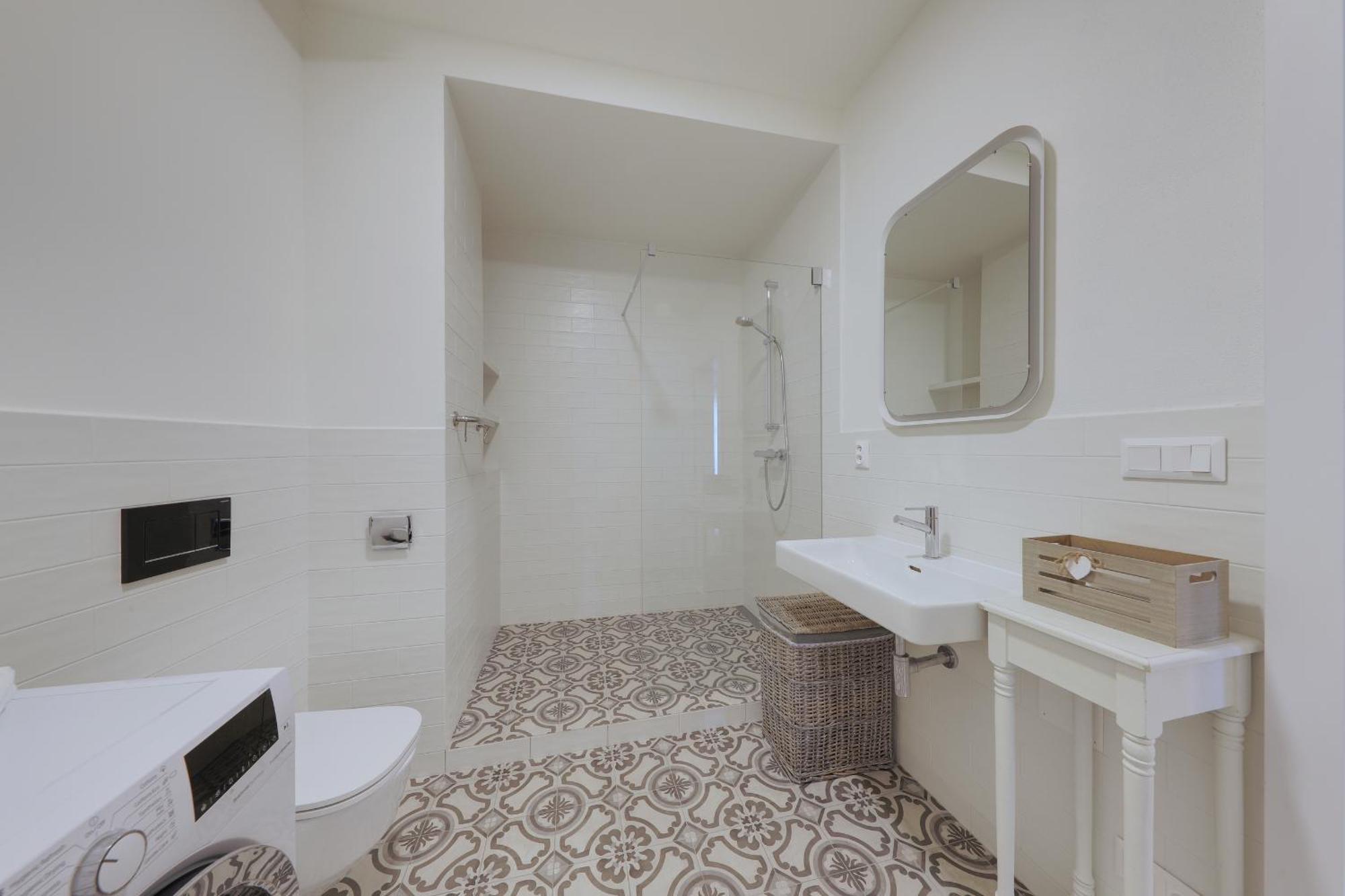 Shone Apartment Old Town 2 Bedroom Bratislava Buitenkant foto