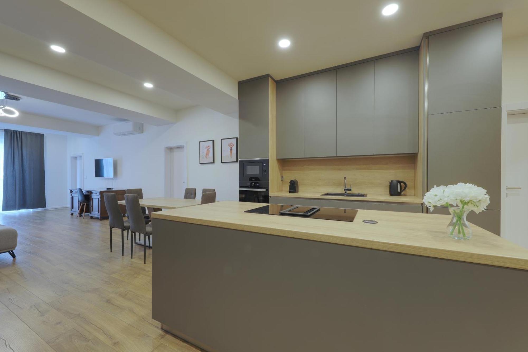Shone Apartment Old Town 2 Bedroom Bratislava Buitenkant foto