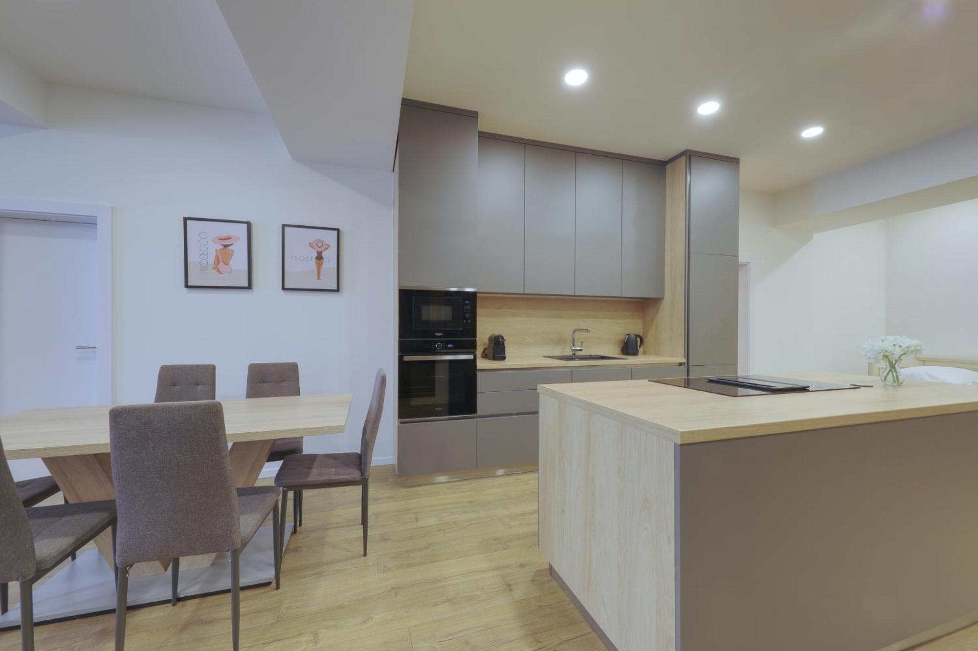 Shone Apartment Old Town 2 Bedroom Bratislava Buitenkant foto