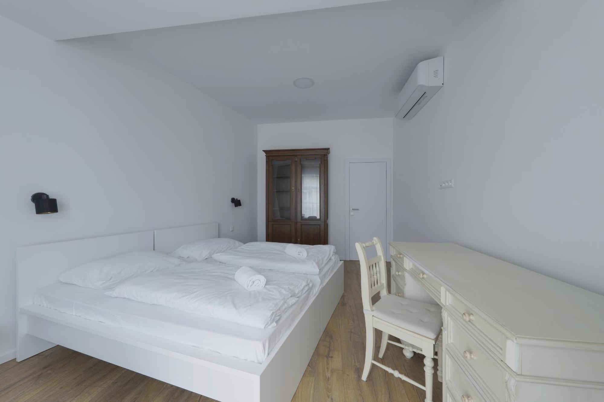 Shone Apartment Old Town 2 Bedroom Bratislava Buitenkant foto