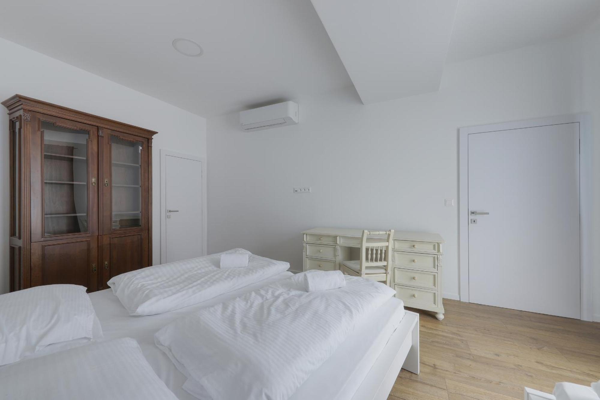 Shone Apartment Old Town 2 Bedroom Bratislava Buitenkant foto
